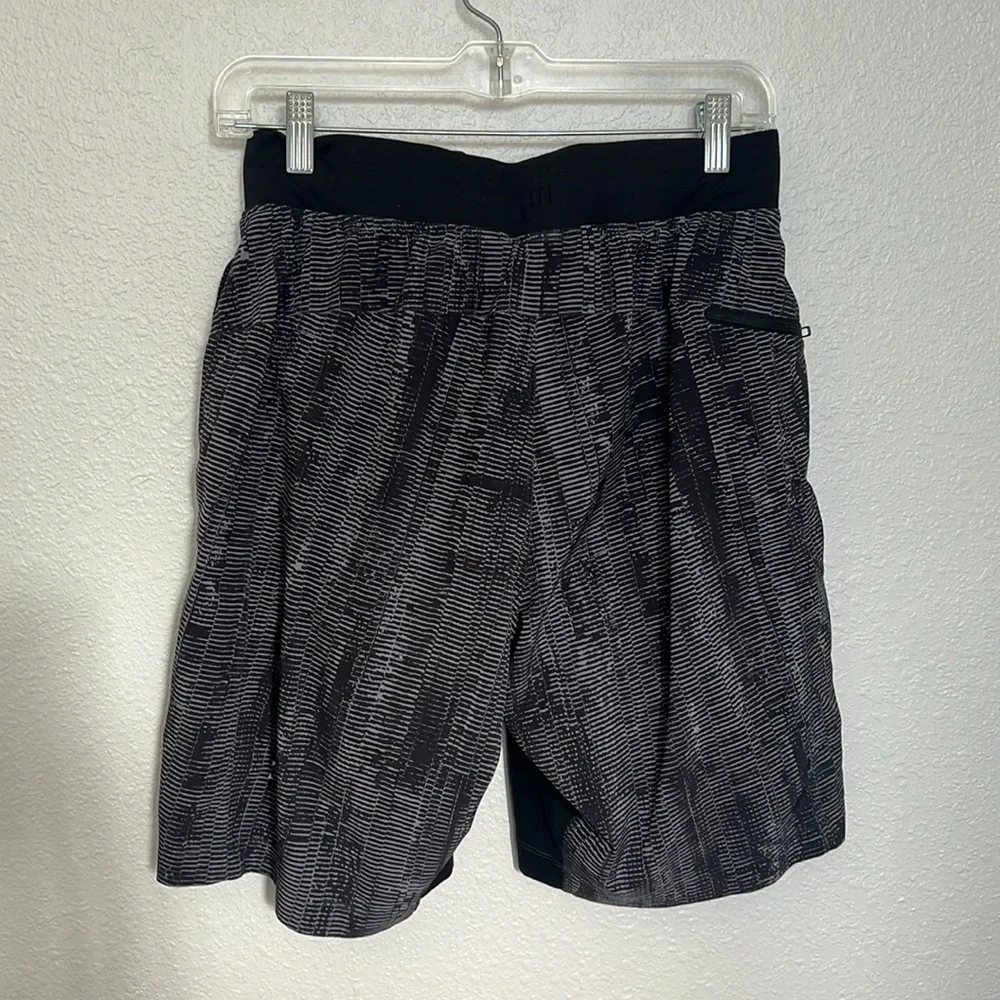 Lululemon THE Short 9” Gray/Black Estimated Size Medium